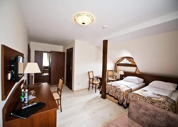 Hotel Dwor Niemierzyce *